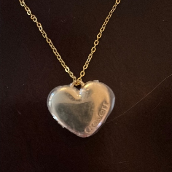 Coach Gold Heart Pendant Necklace
Protective layer intact includes dust bag - Picture 1 of 3